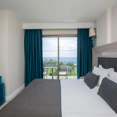 Falcon Hotel