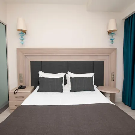 Falcon Hotel